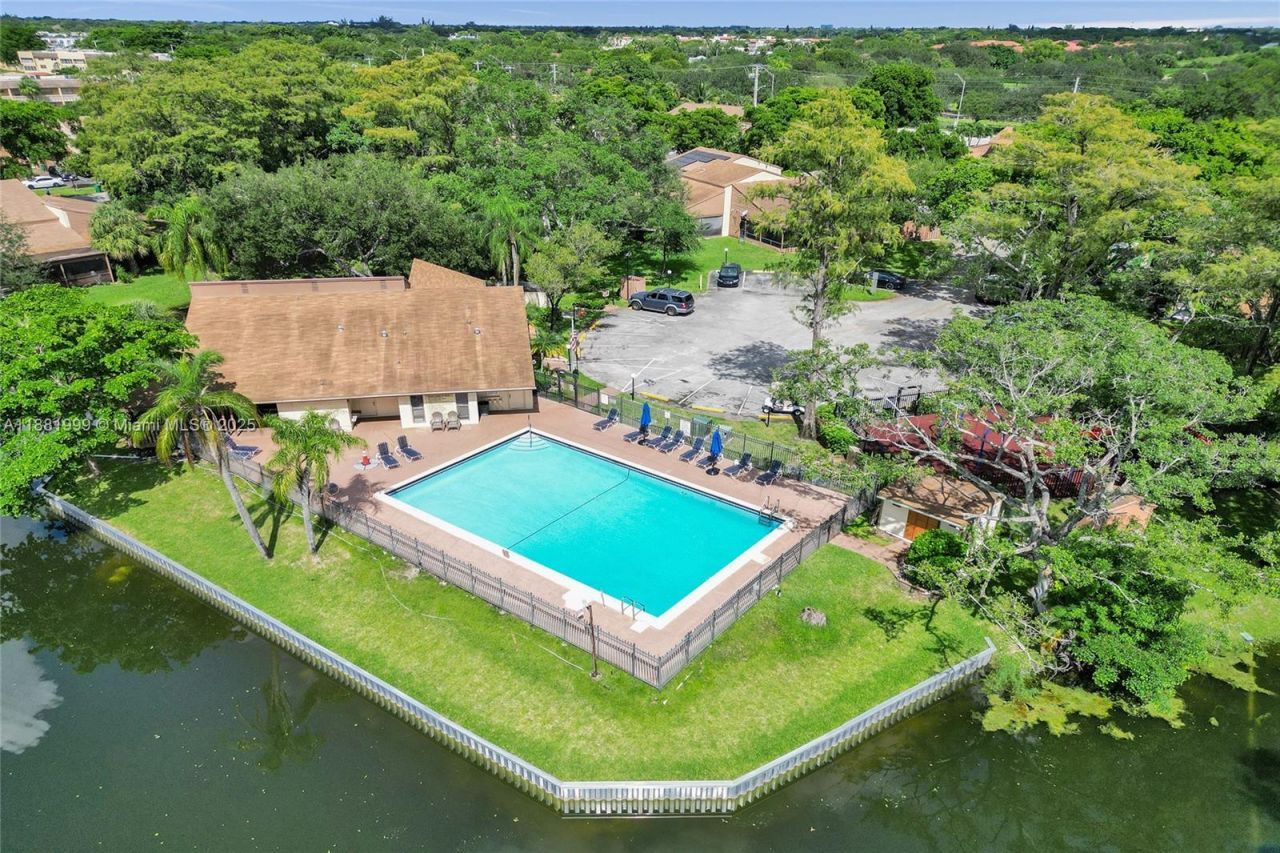 6188 Pine Tree Lane, Tamarac, FL 33319 Photo