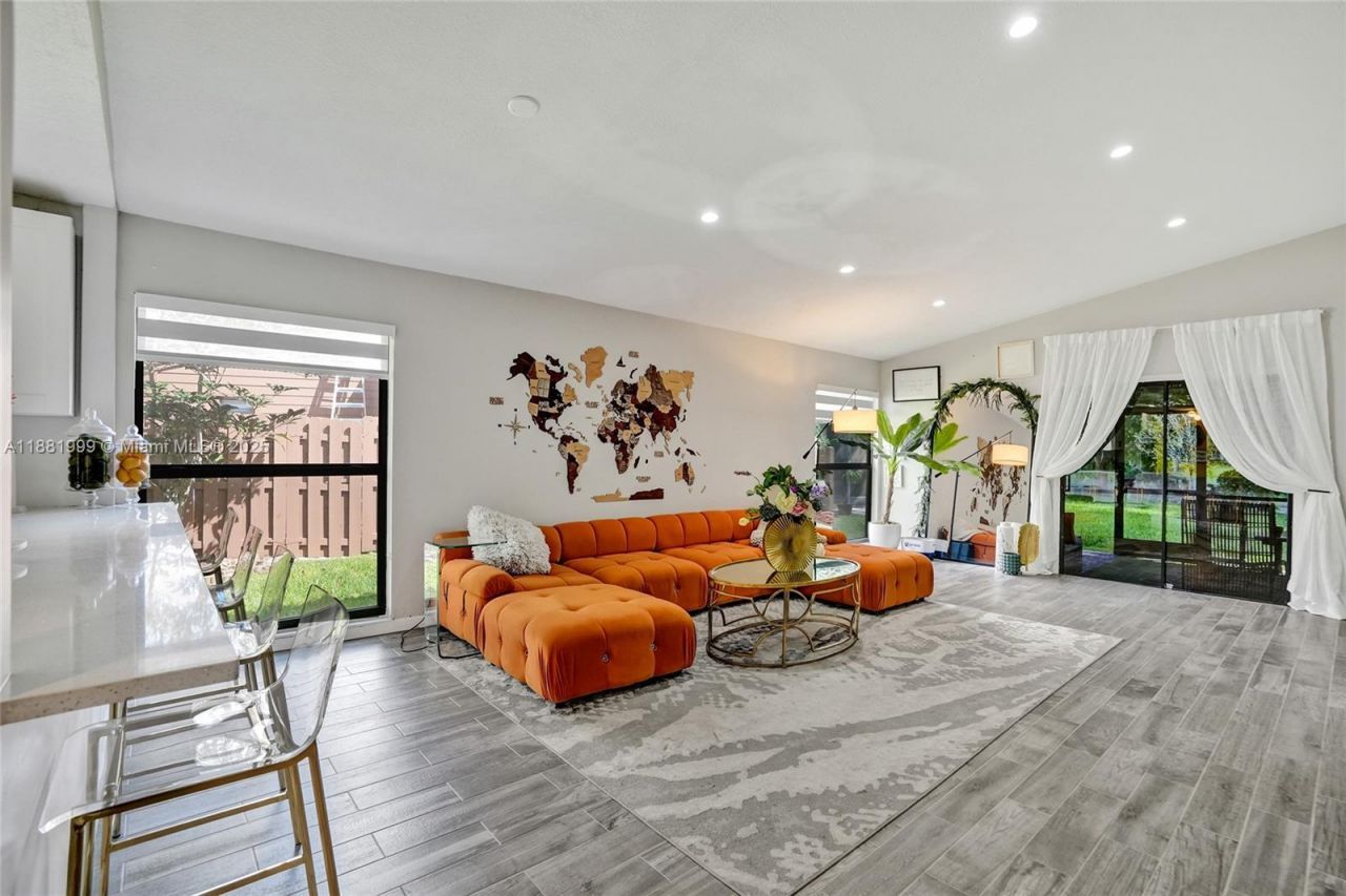 6188 Pine Tree Lane, Tamarac, FL 33319 Photo