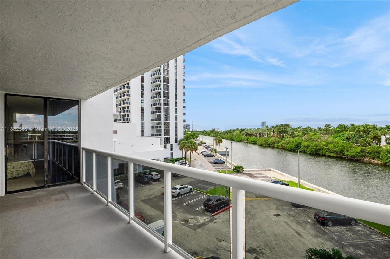 20515 E Country Club Dr, Unit 442, Aventura, FL 33180 Photo