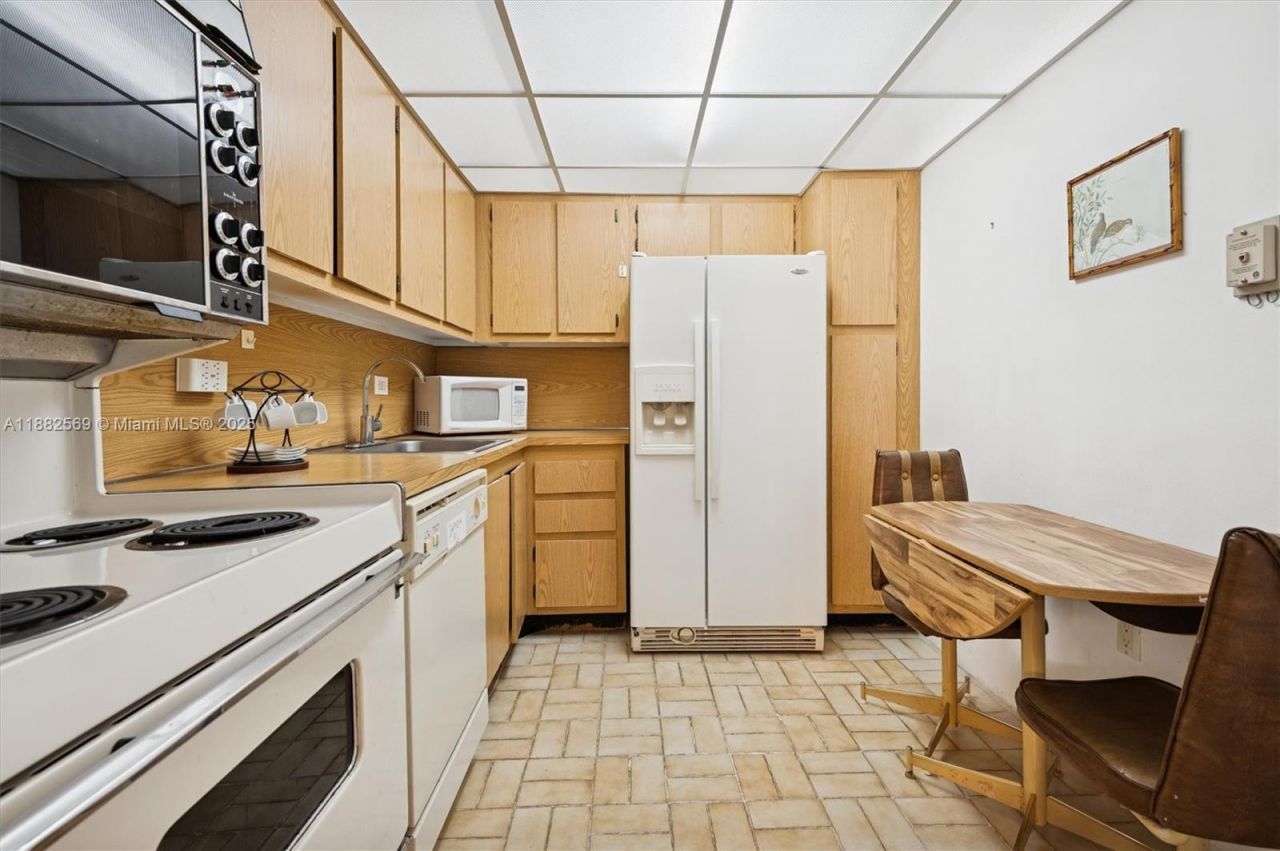 20515 E Country Club Dr, Unit 442, Aventura, FL 33180 Photo