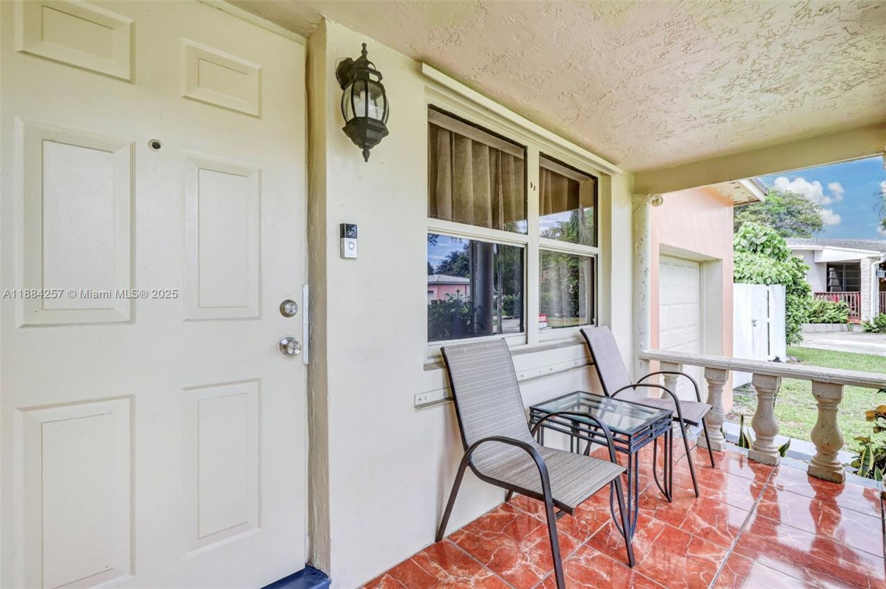 15770 NE 18th Ct, North Miami Beach, FL 33162 Photo