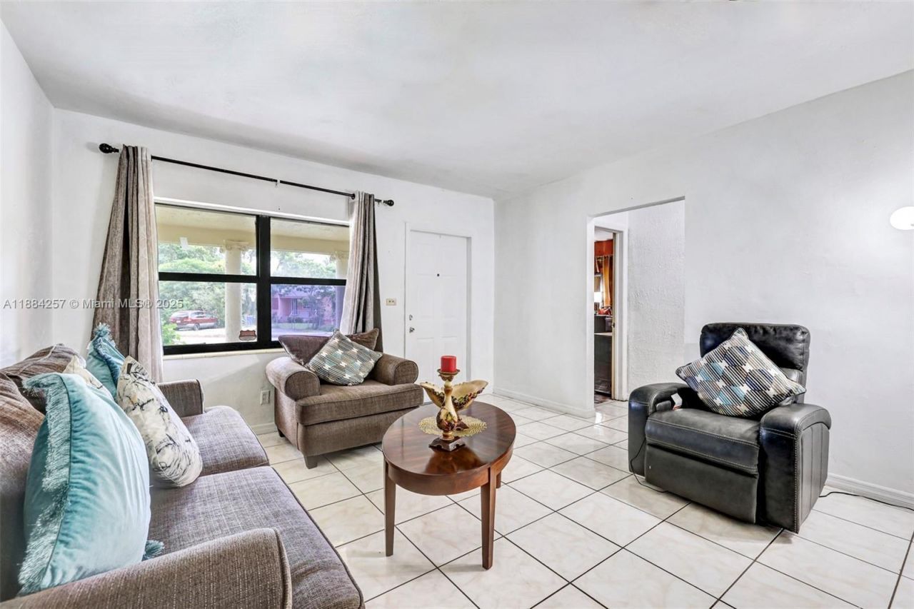 15770 NE 18th Ct, North Miami Beach, FL 33162 Photo