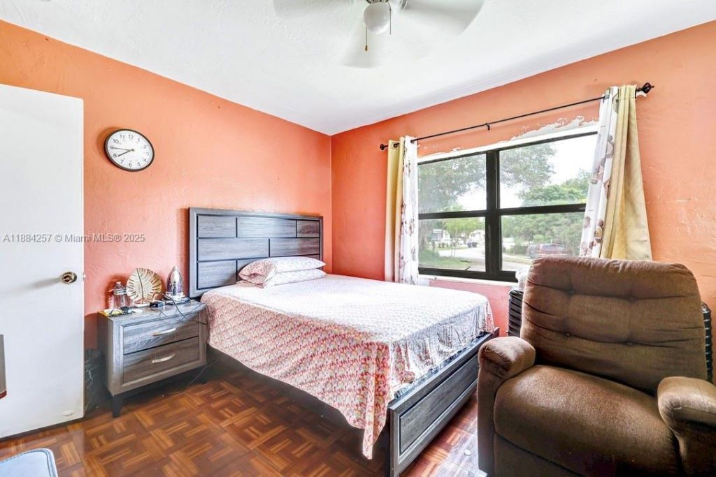 15770 NE 18th Ct, North Miami Beach, FL 33162 Photo