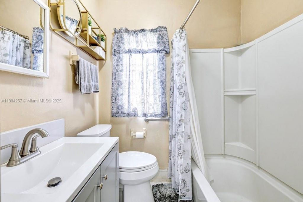 15770 NE 18th Ct, North Miami Beach, FL 33162 Photo