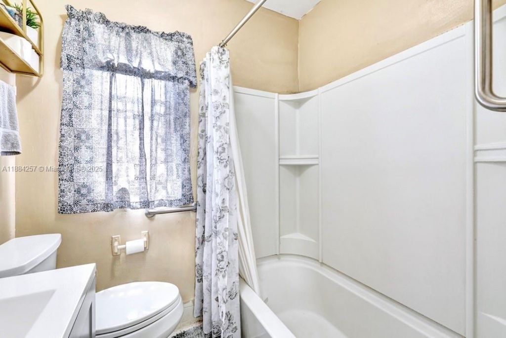 15770 NE 18th Ct, North Miami Beach, FL 33162 Photo