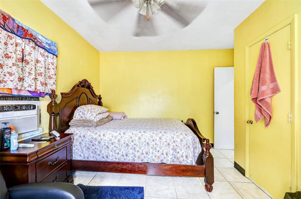 15770 NE 18th Ct, North Miami Beach, FL 33162 Photo