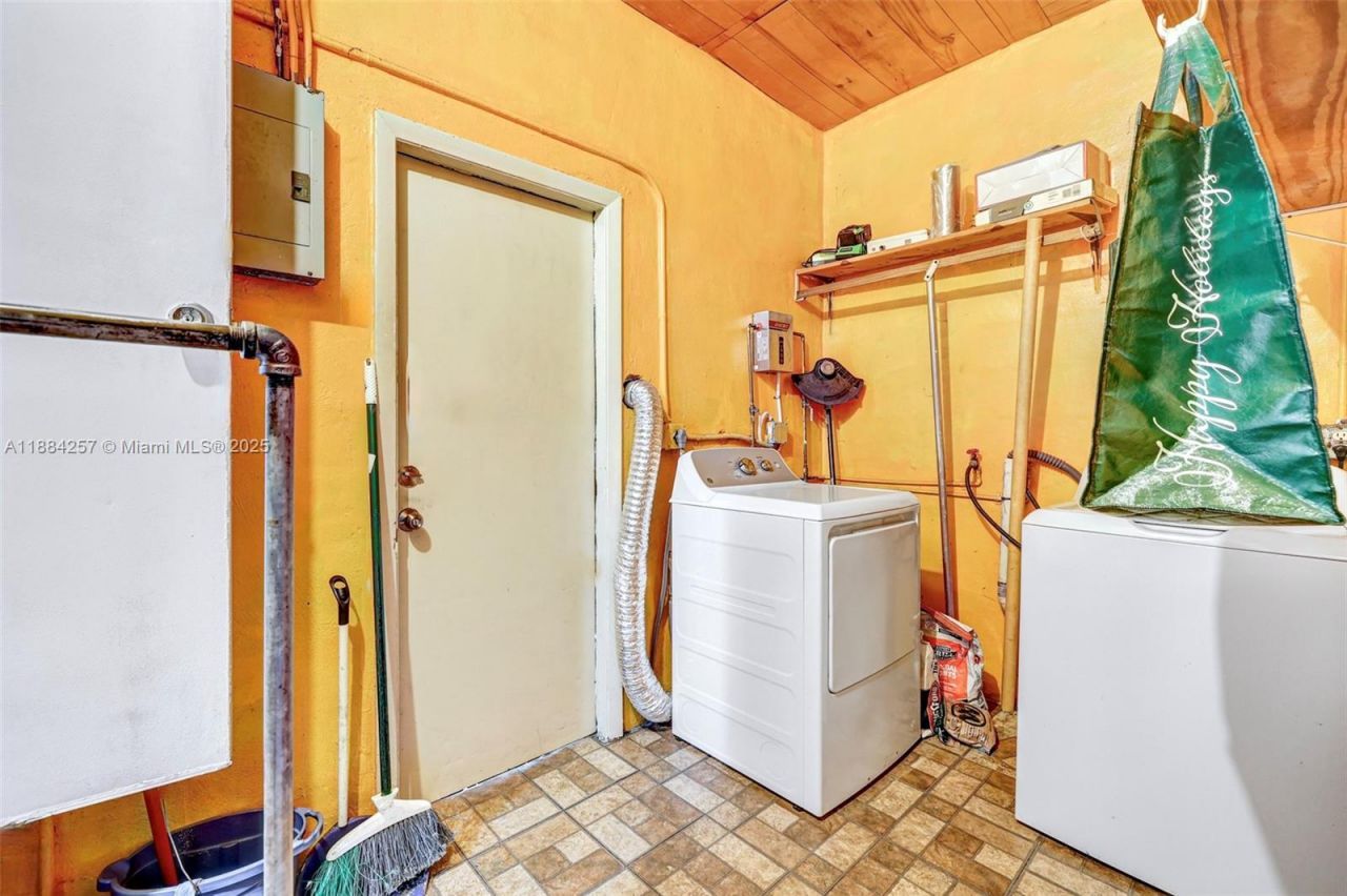 15770 NE 18th Ct, North Miami Beach, FL 33162 Photo