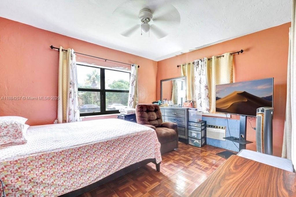 15770 NE 18th Ct, North Miami Beach, FL 33162 Photo