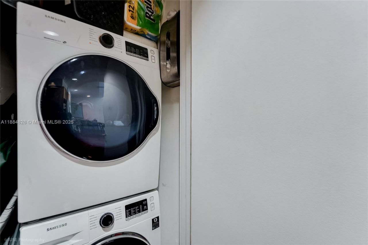 1060 Brickell Ave, Unit 1203, Miami, FL 33131 Photo