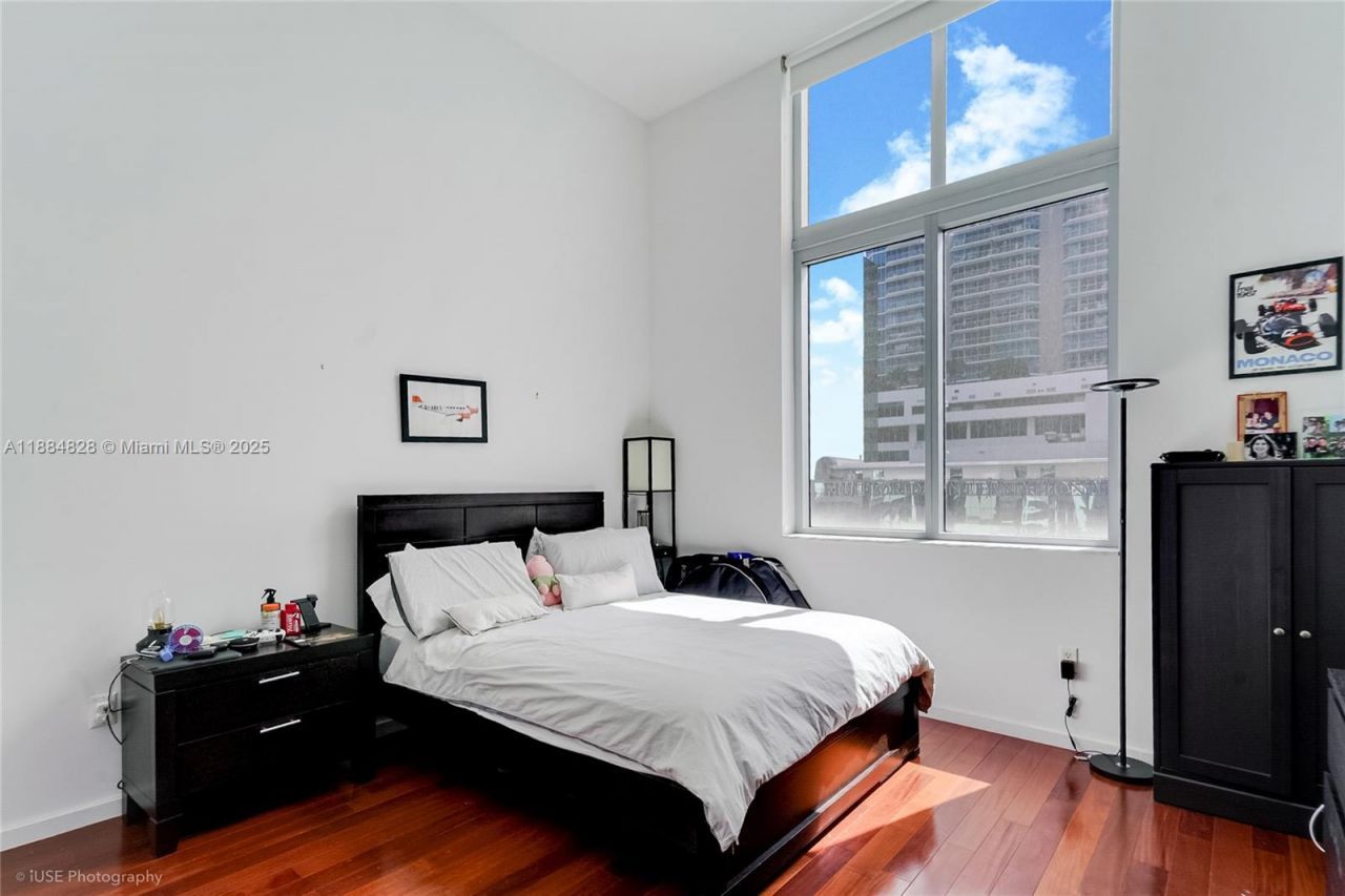 1060 Brickell Ave, Unit 1203, Miami, FL 33131 Photo