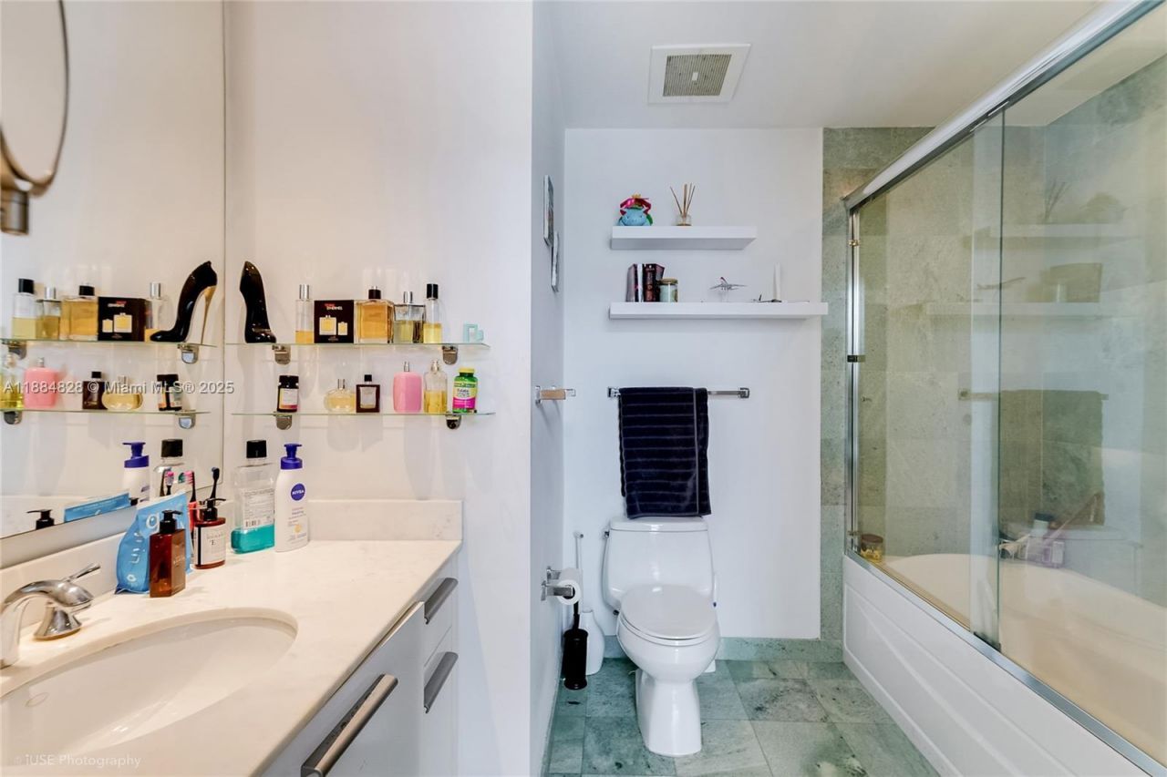 1060 Brickell Ave, Unit 1203, Miami, FL 33131 Photo