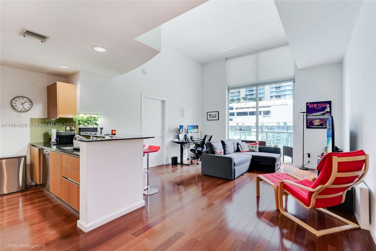 1060 Brickell Ave, Unit 1203, Miami, FL 33131 Photo