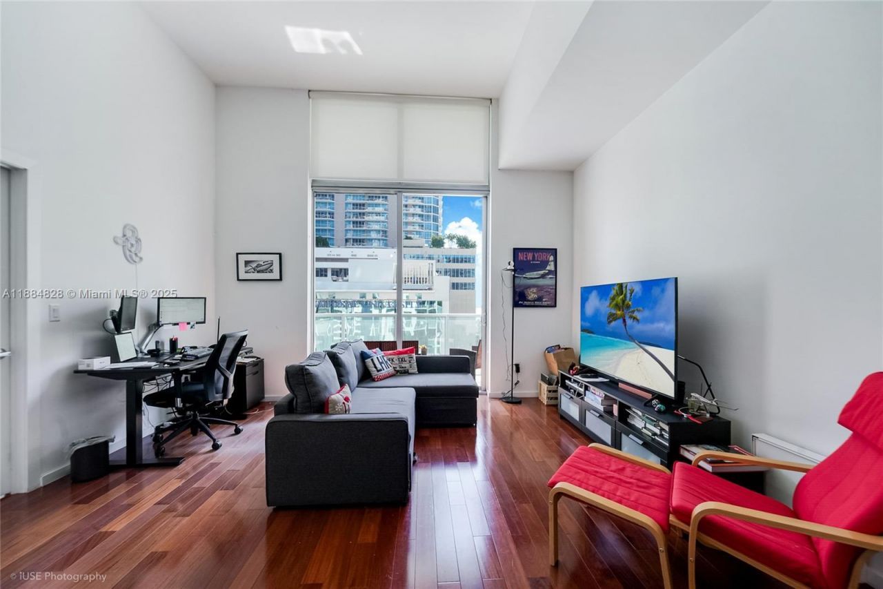 1060 Brickell Ave, Unit 1203, Miami, FL 33131 Photo