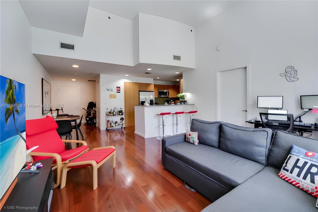 1060 Brickell Ave, Unit 1203, Miami, FL 33131 Photo