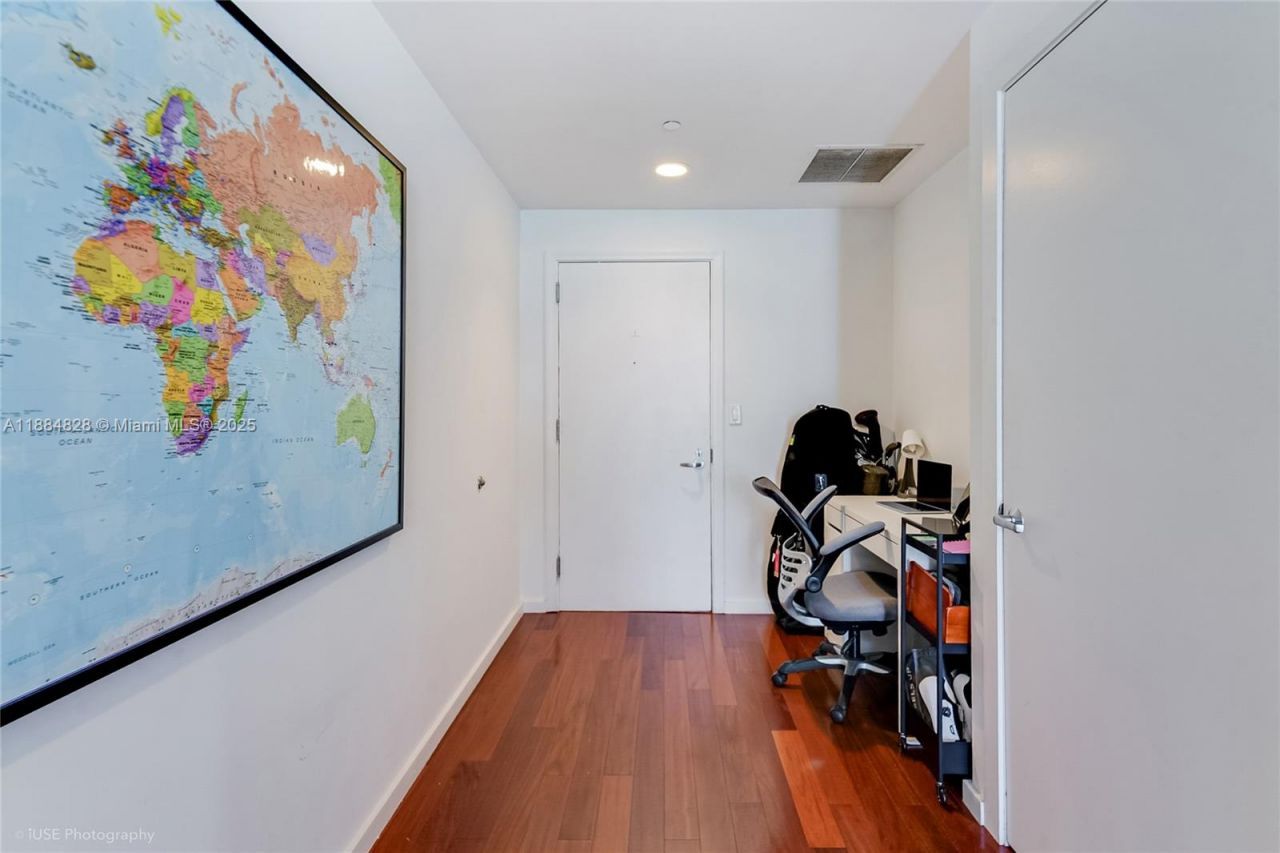 1060 Brickell Ave, Unit 1203, Miami, FL 33131 Photo