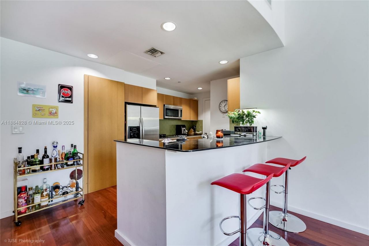 1060 Brickell Ave, Unit 1203, Miami, FL 33131 Photo