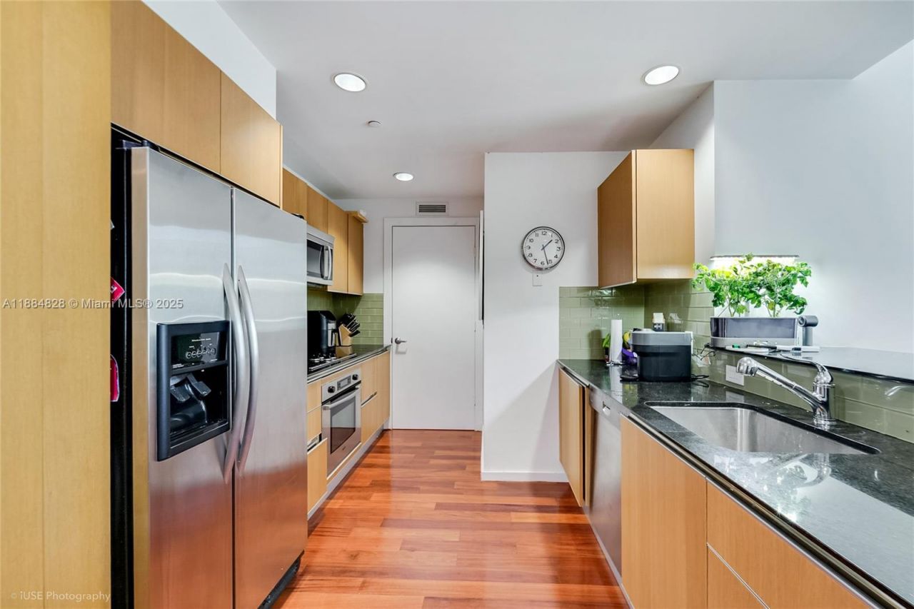 1060 Brickell Ave, Unit 1203, Miami, FL 33131 Photo