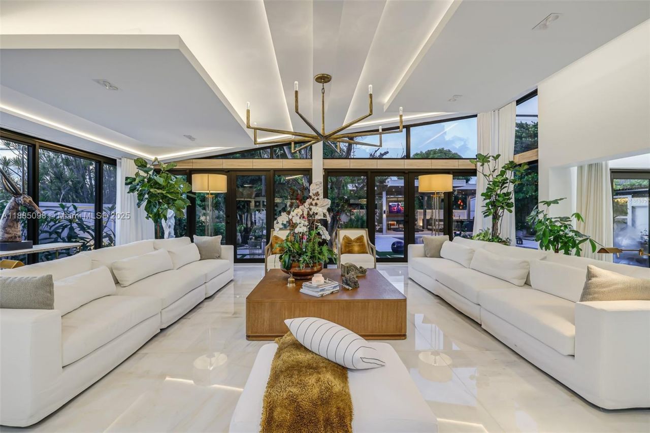 8761 SW 56th St, Miami, FL 33165 Photo