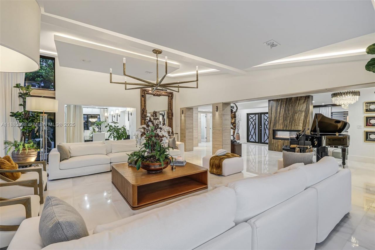 8761 SW 56th St, Miami, FL 33165 Photo