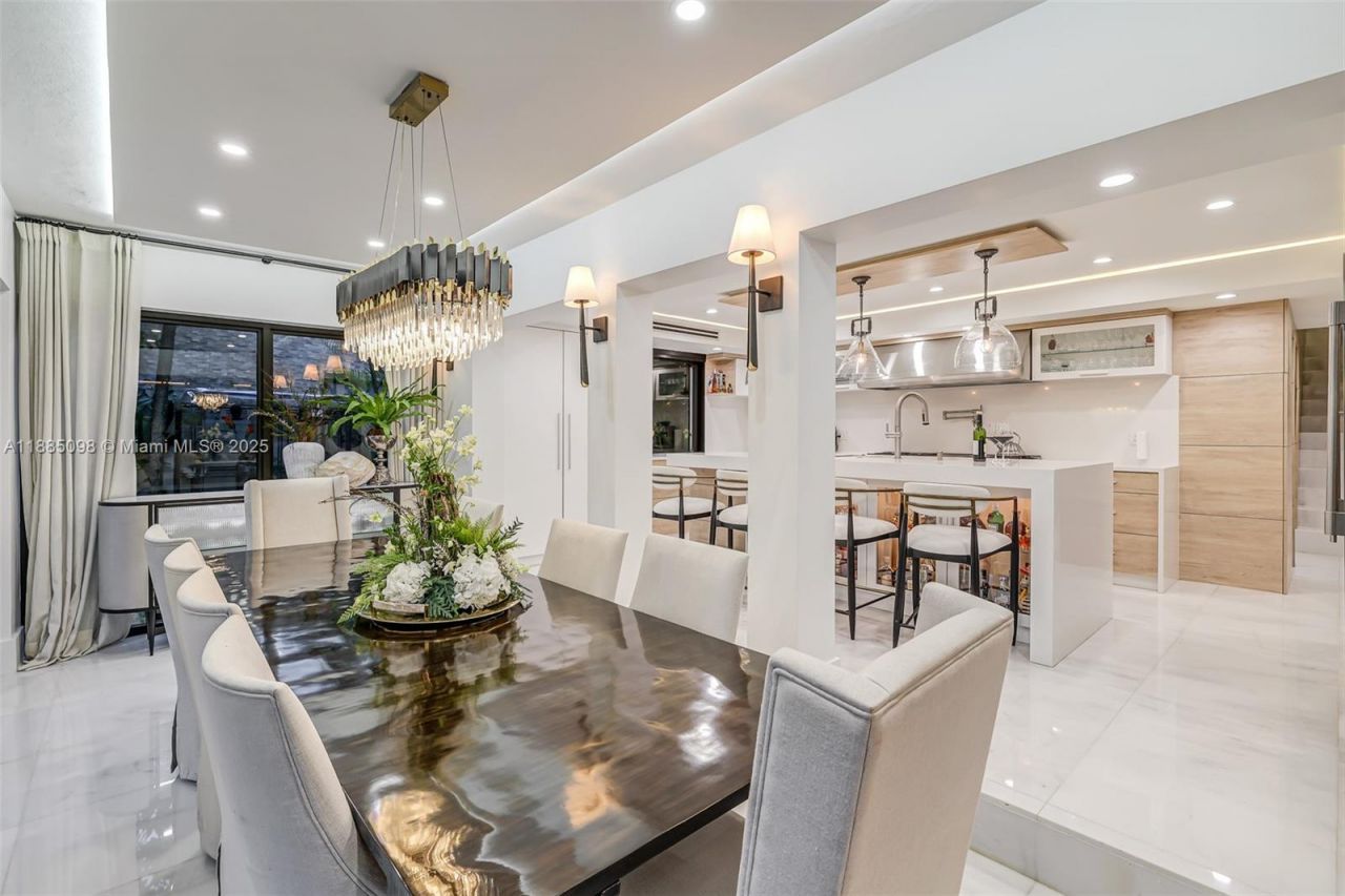 8761 SW 56th St, Miami, FL 33165 Photo