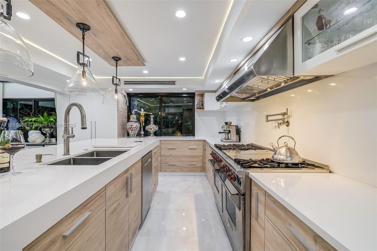 8761 SW 56th St, Miami, FL 33165 Photo