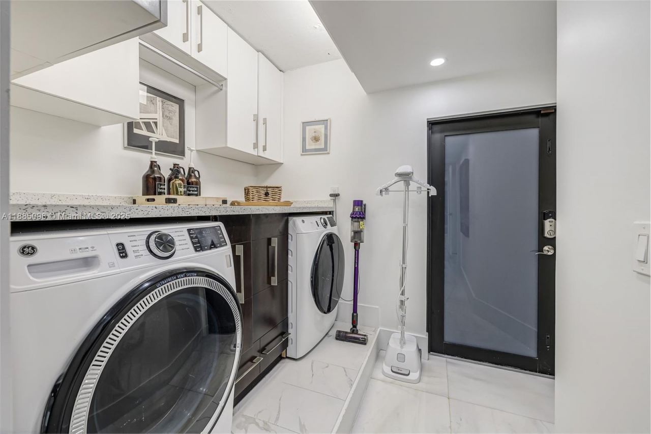 8761 SW 56th St, Miami, FL 33165 Photo