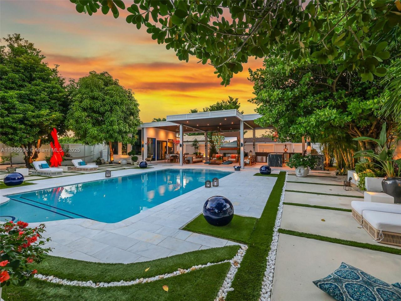 8761 SW 56th St, Miami, FL 33165 Photo