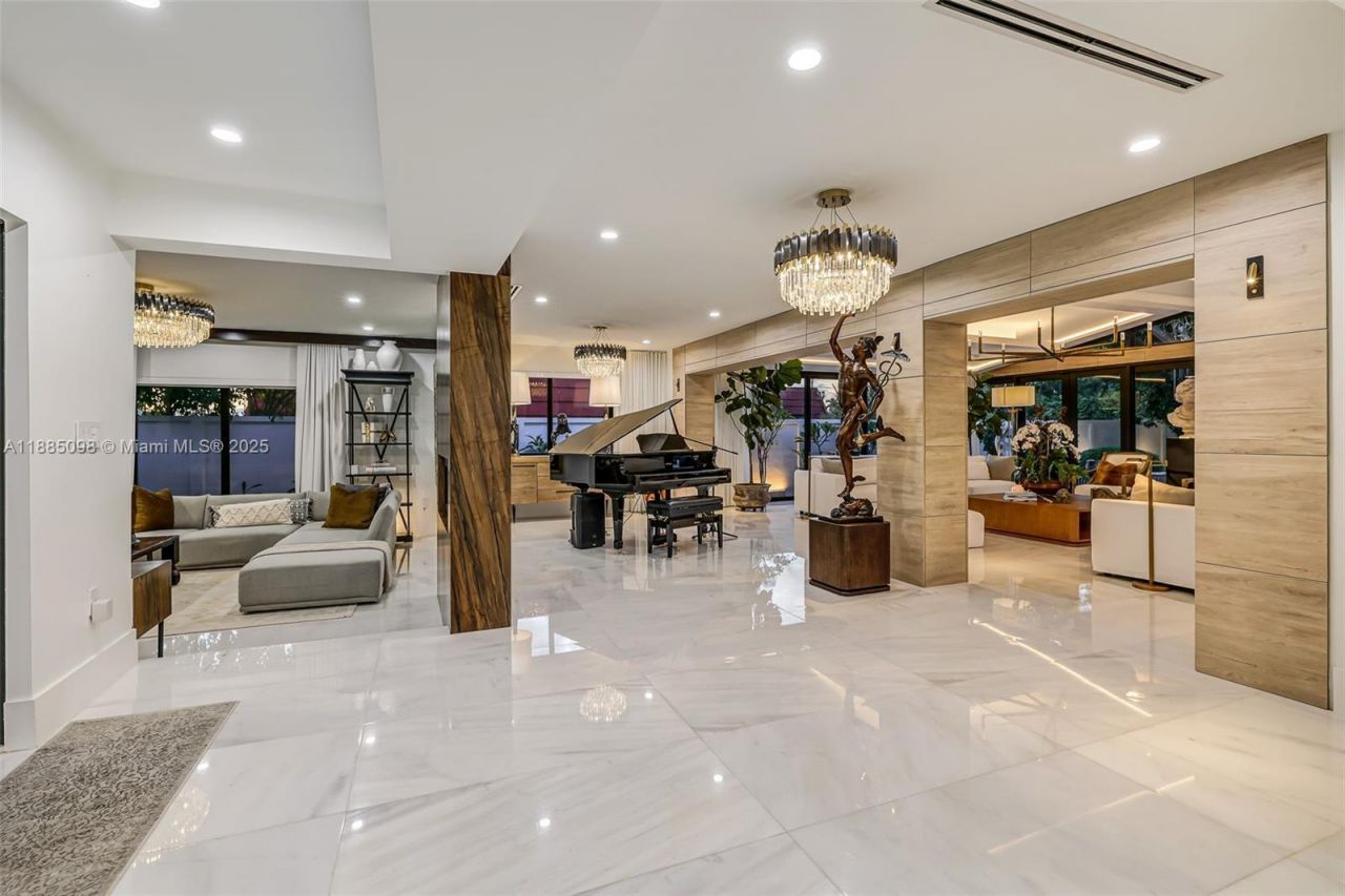 8761 SW 56th St, Miami, FL 33165 Photo