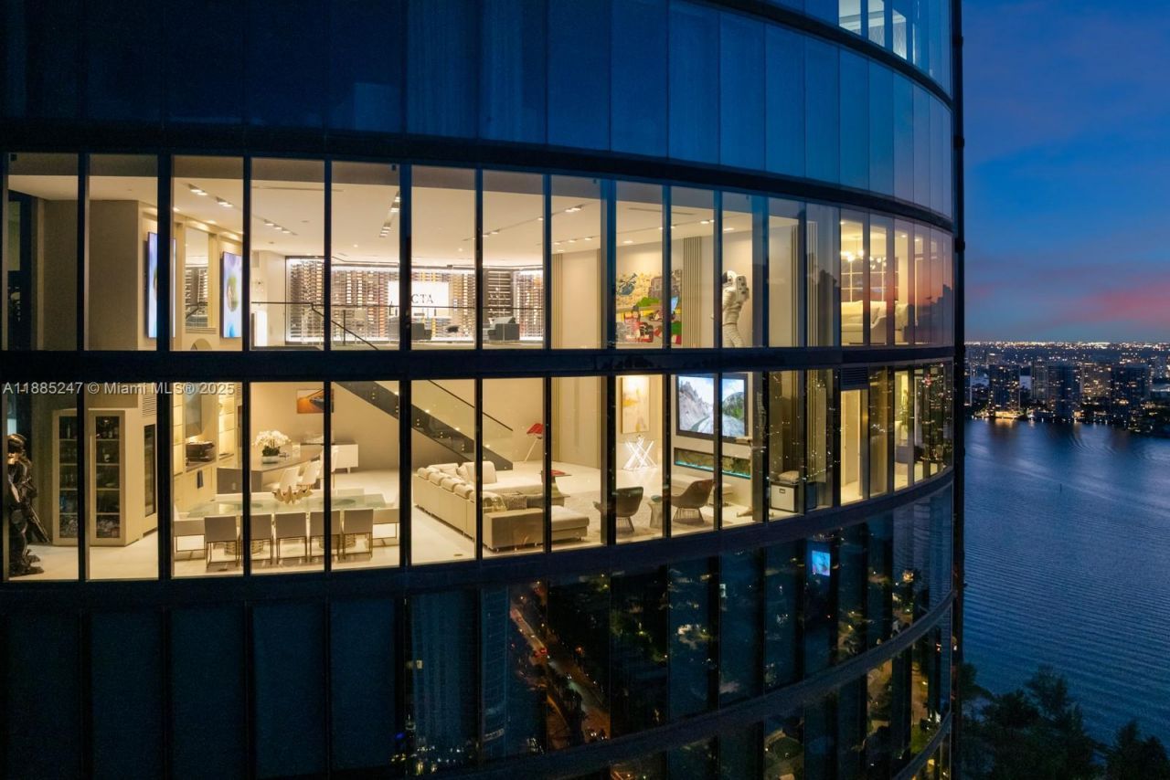 18555 Collins Ave, Unit 4405, Sunny Isles Beach, FL 33160 Photo