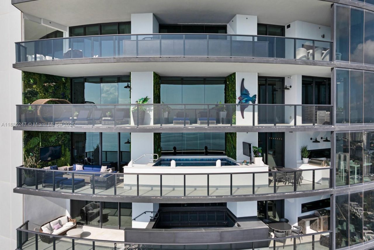 18555 Collins Ave, Unit 4405, Sunny Isles Beach, FL 33160 Photo