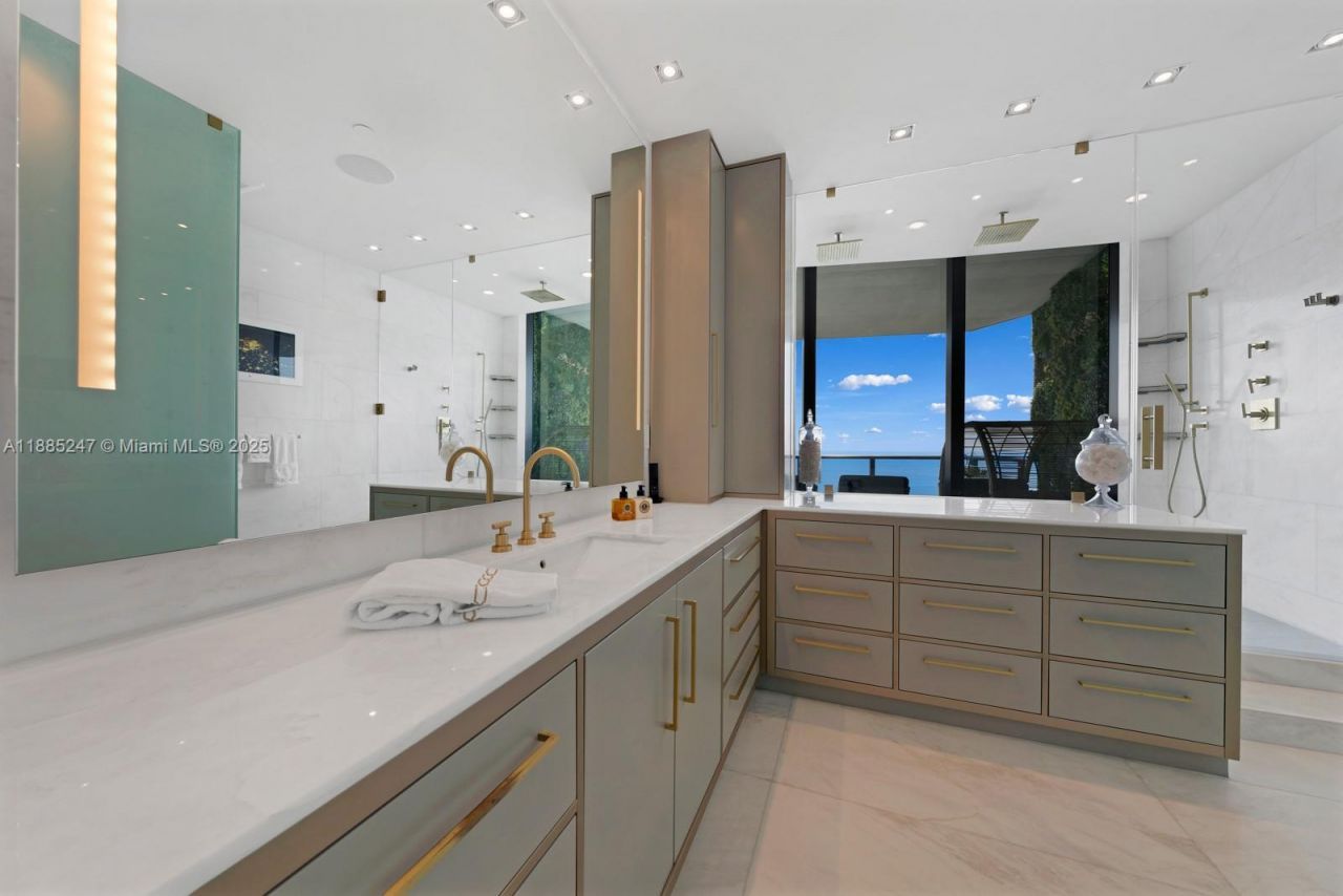 18555 Collins Ave, Unit 4405, Sunny Isles Beach, FL 33160 Photo