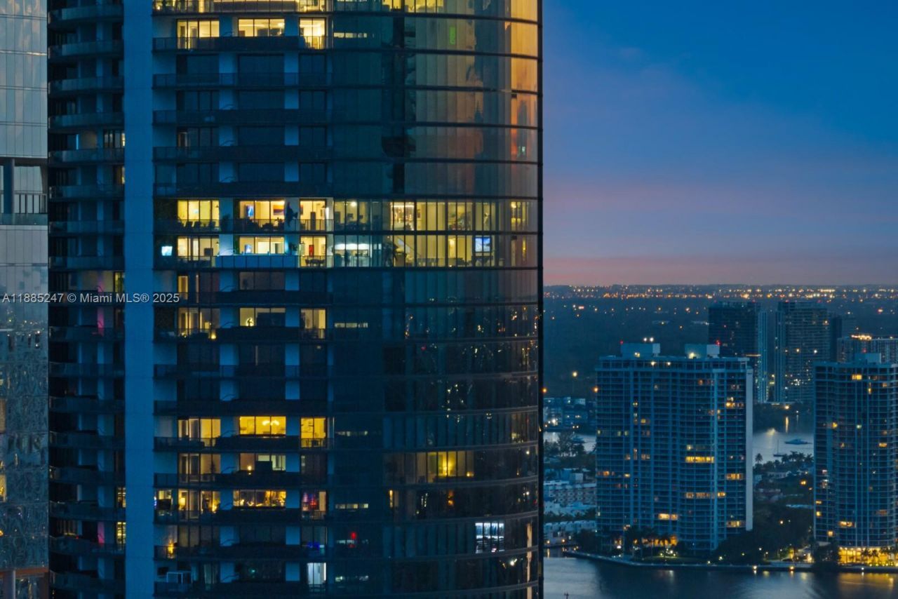 18555 Collins Ave, Unit 4405, Sunny Isles Beach, FL 33160 Photo