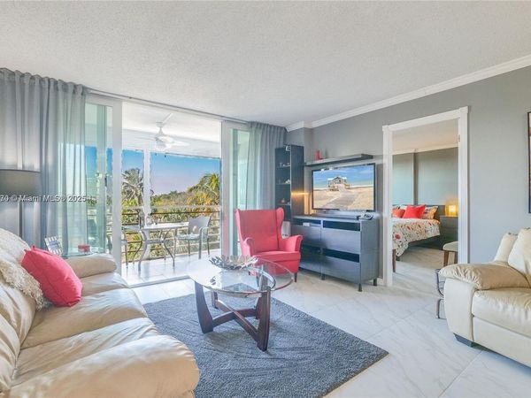 109 Royal Park Dr, Unit 4F, Oakland Park, FL 33309