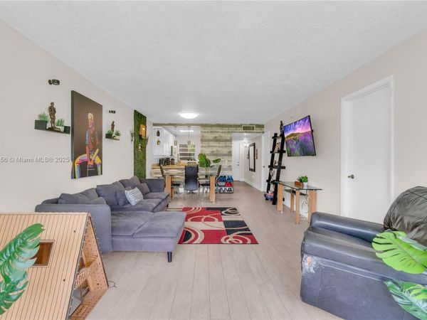 9410 Poinciana Pl, Unit 206, Davie, FL 33324