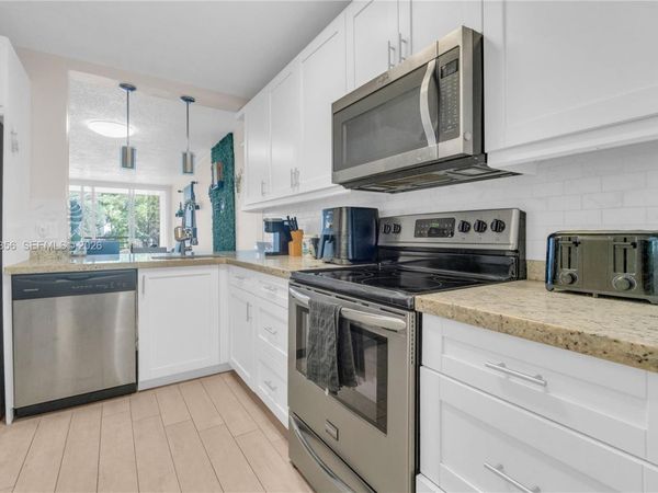 9410 Poinciana Pl, Unit 206, Davie, FL 33324