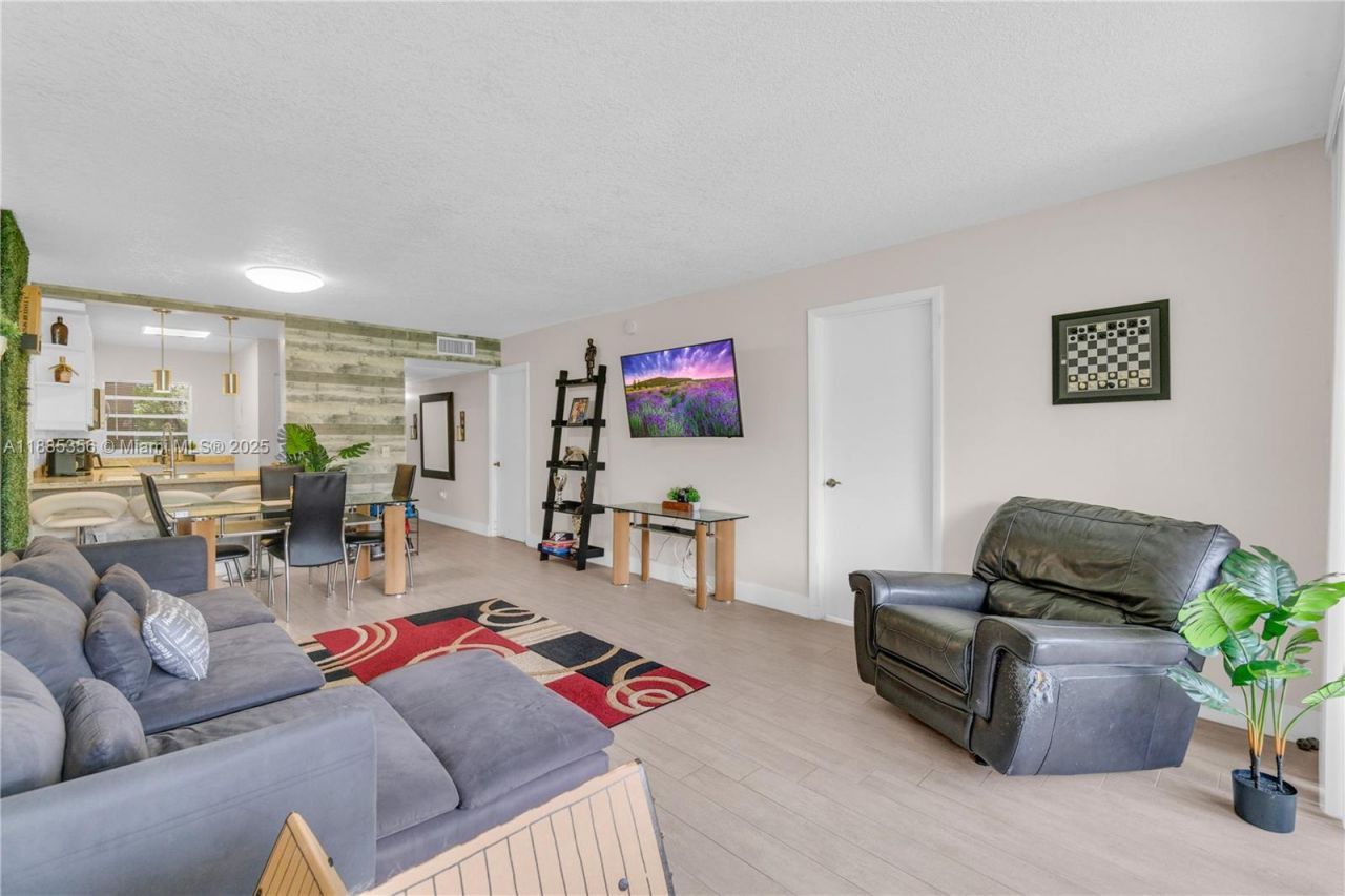 9410 Poinciana Pl, Unit 206, Davie, FL 33324 Photo