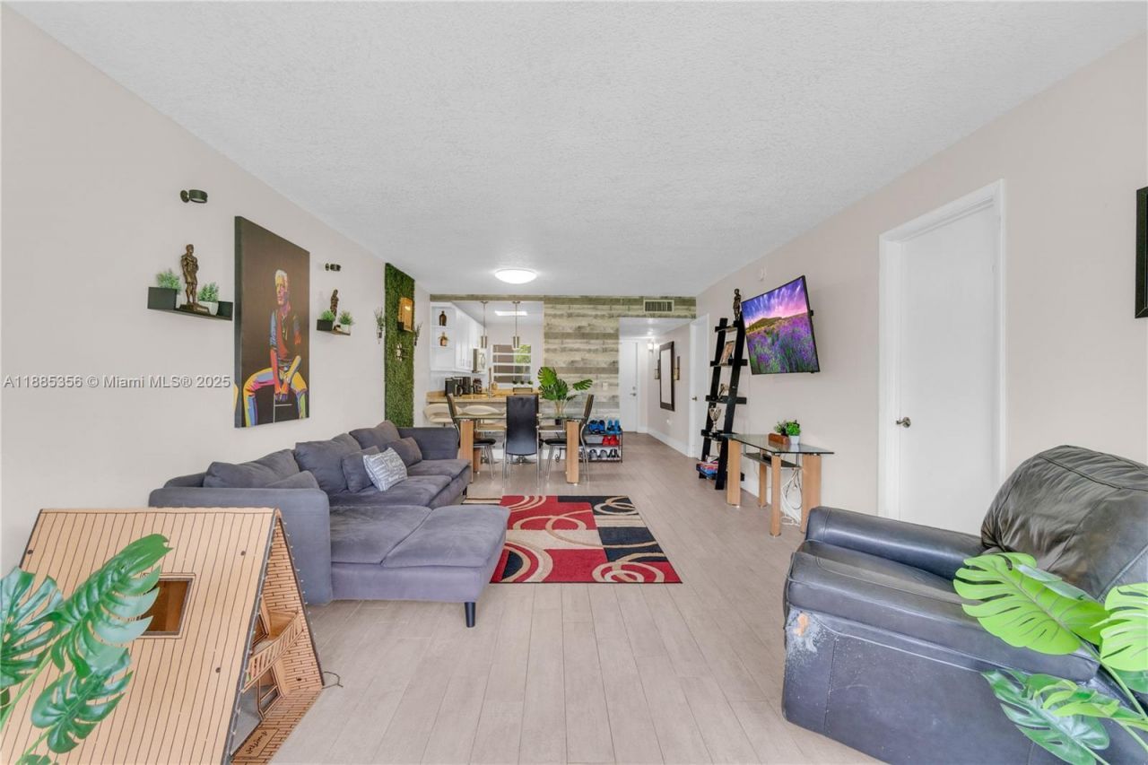 9410 Poinciana Pl, Unit 206, Davie, FL 33324 Photo