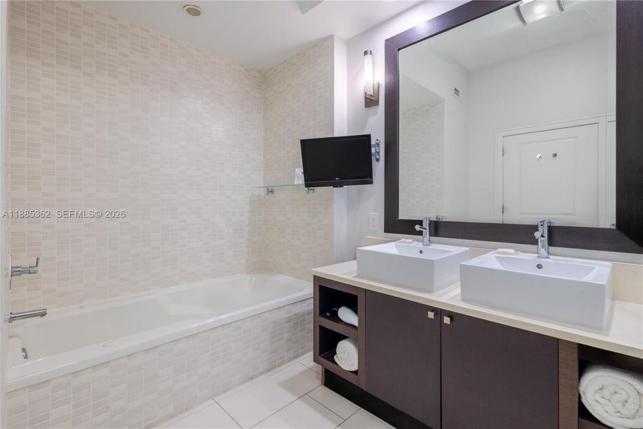 5300 NW 87th Ave, Unit 410, Doral, FL 33178 Photo
