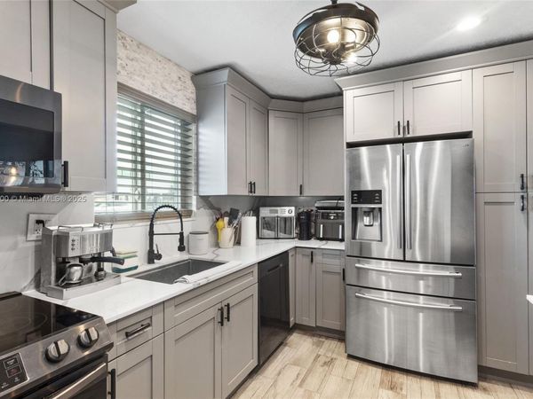 3510 SW 87th Ave, Miami, FL 33165