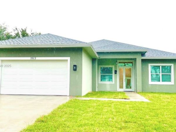 1013 SW Deauville Ave, Port St. Lucie, FL 34953