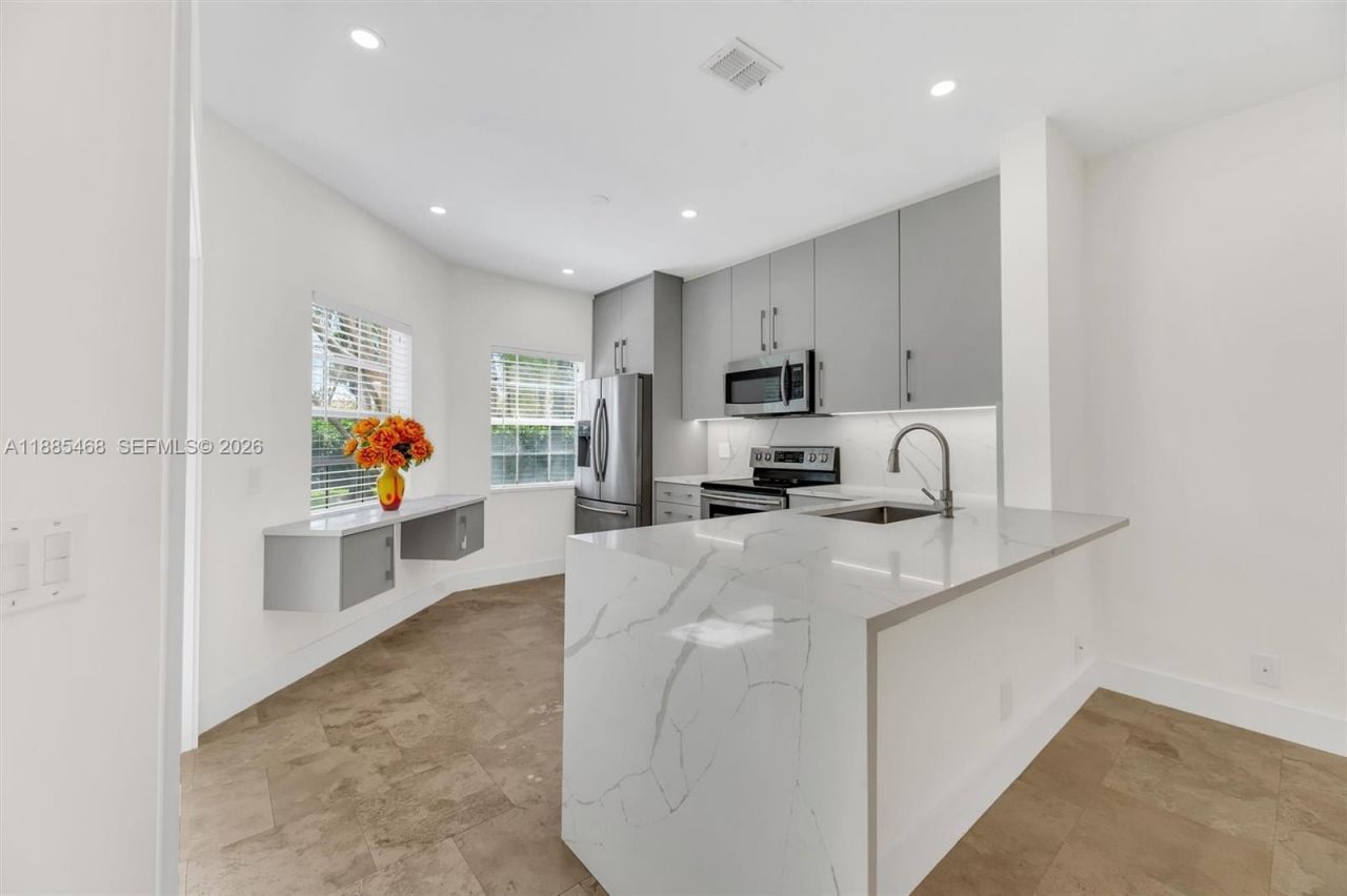 6538 Via Regina, Unit 9, Boca Raton, FL 33433 Photo