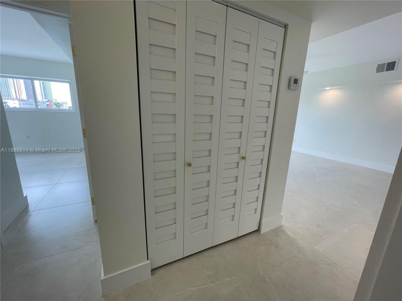 462 Golden Isles Dr, Unit 211, Hallandale Beach, FL 33009 Photo