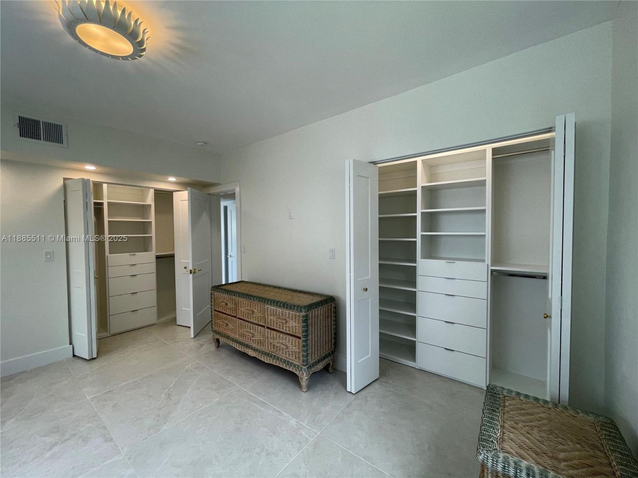 462 Golden Isles Dr, Unit 211, Hallandale Beach, FL 33009 Photo