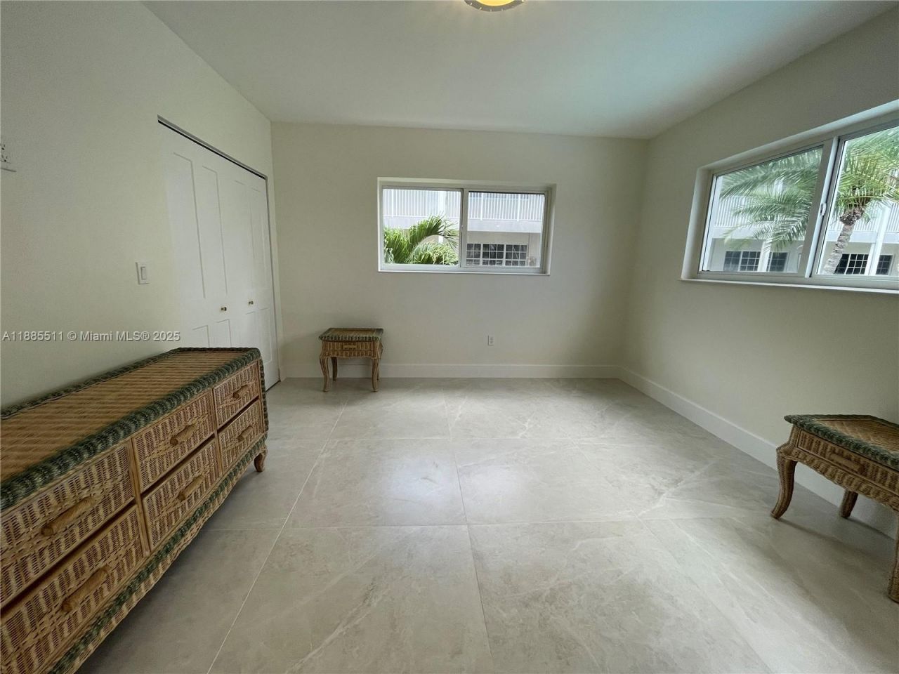 462 Golden Isles Dr, Unit 211, Hallandale Beach, FL 33009 Photo