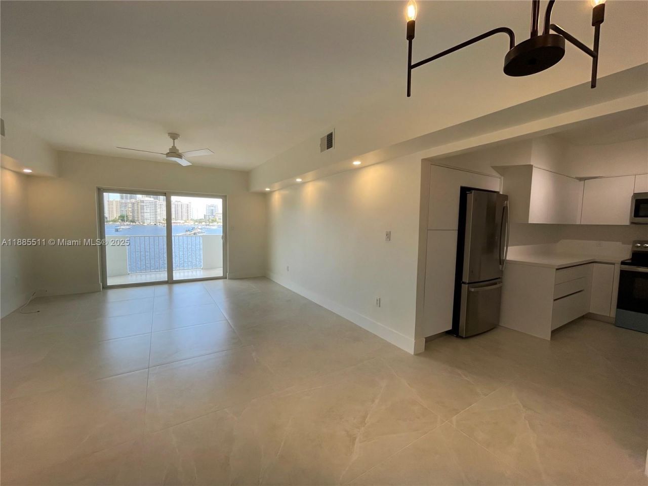 462 Golden Isles Dr, Unit 211, Hallandale Beach, FL 33009 Photo