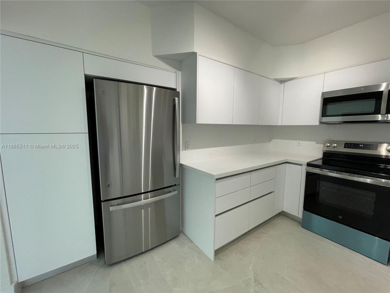 462 Golden Isles Dr, Unit 211, Hallandale Beach, FL 33009 Photo