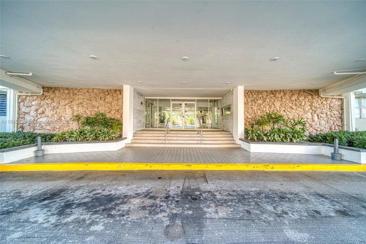 401 Golden Isles Dr, Unit 908, Hallandale Beach, FL 33009 Photo