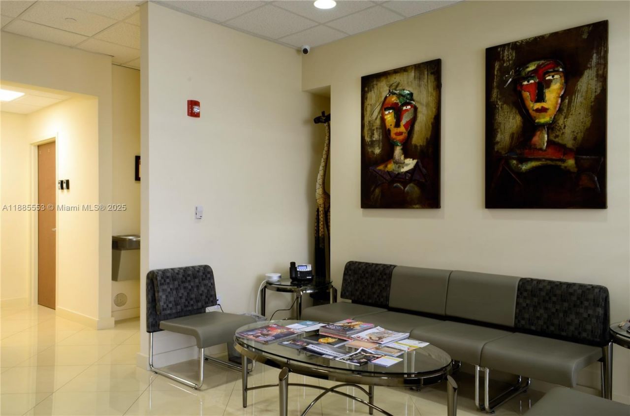 15800 Pines Blvd, Unit 327, Pembroke Pines, FL 33027 Photo