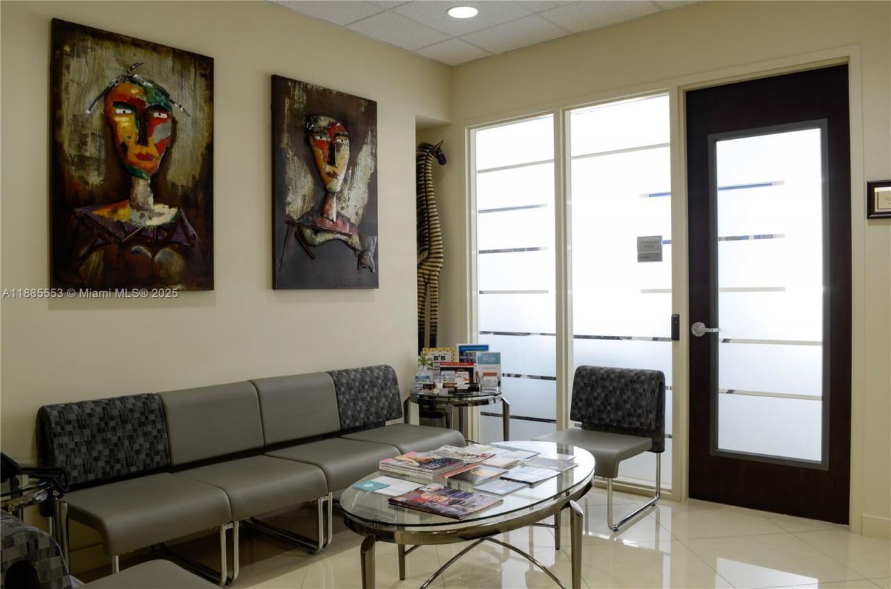 15800 Pines Blvd, Unit 327, Pembroke Pines, FL 33027 Photo