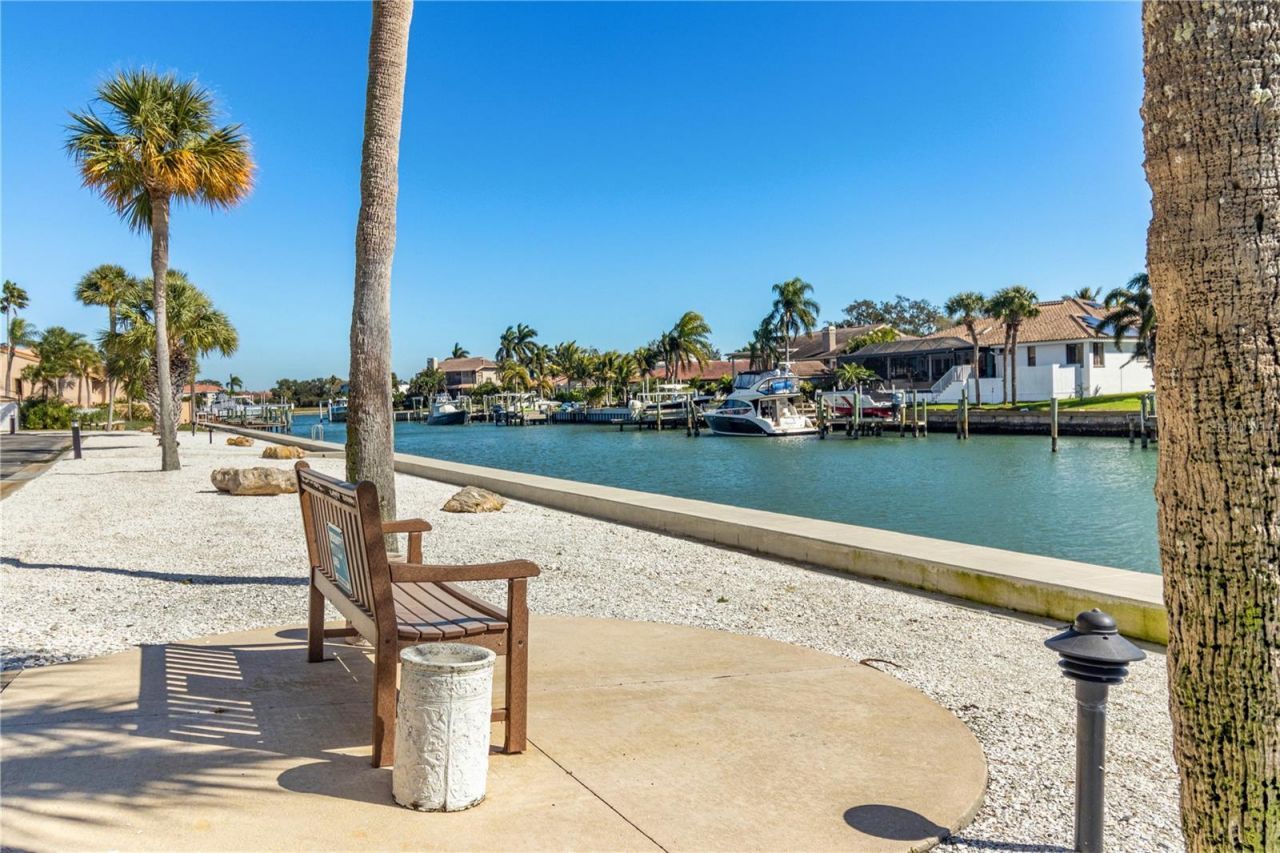 4900 Brittany Drive S, Unit 1512, Saint Petersburg, FL 33715 Photo